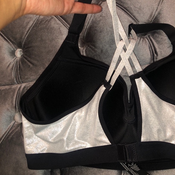 Victoria Secrets Incredible High Impact Bra 38C - Picture 4 of 5